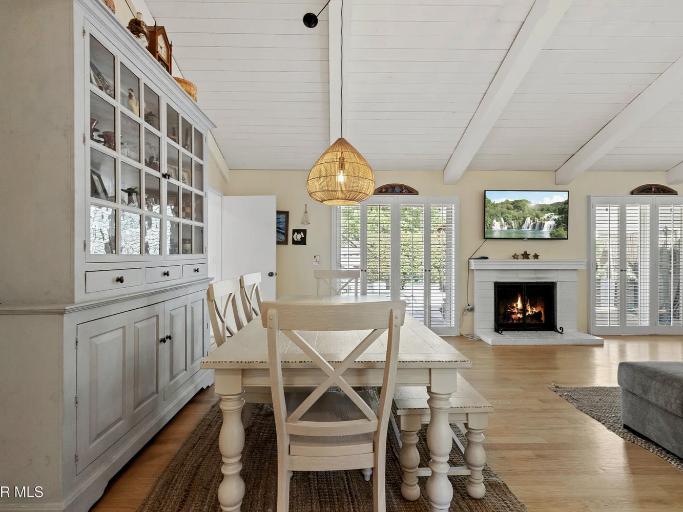 3079 Dutch Elm Cir. in Thousand Oaks represented by LA Creative Realty